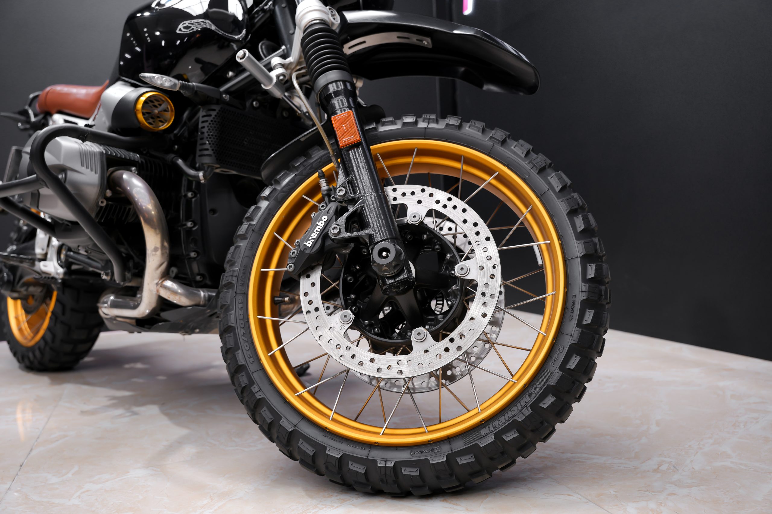 BMW R nineT Scrambler 2020 góc ngang