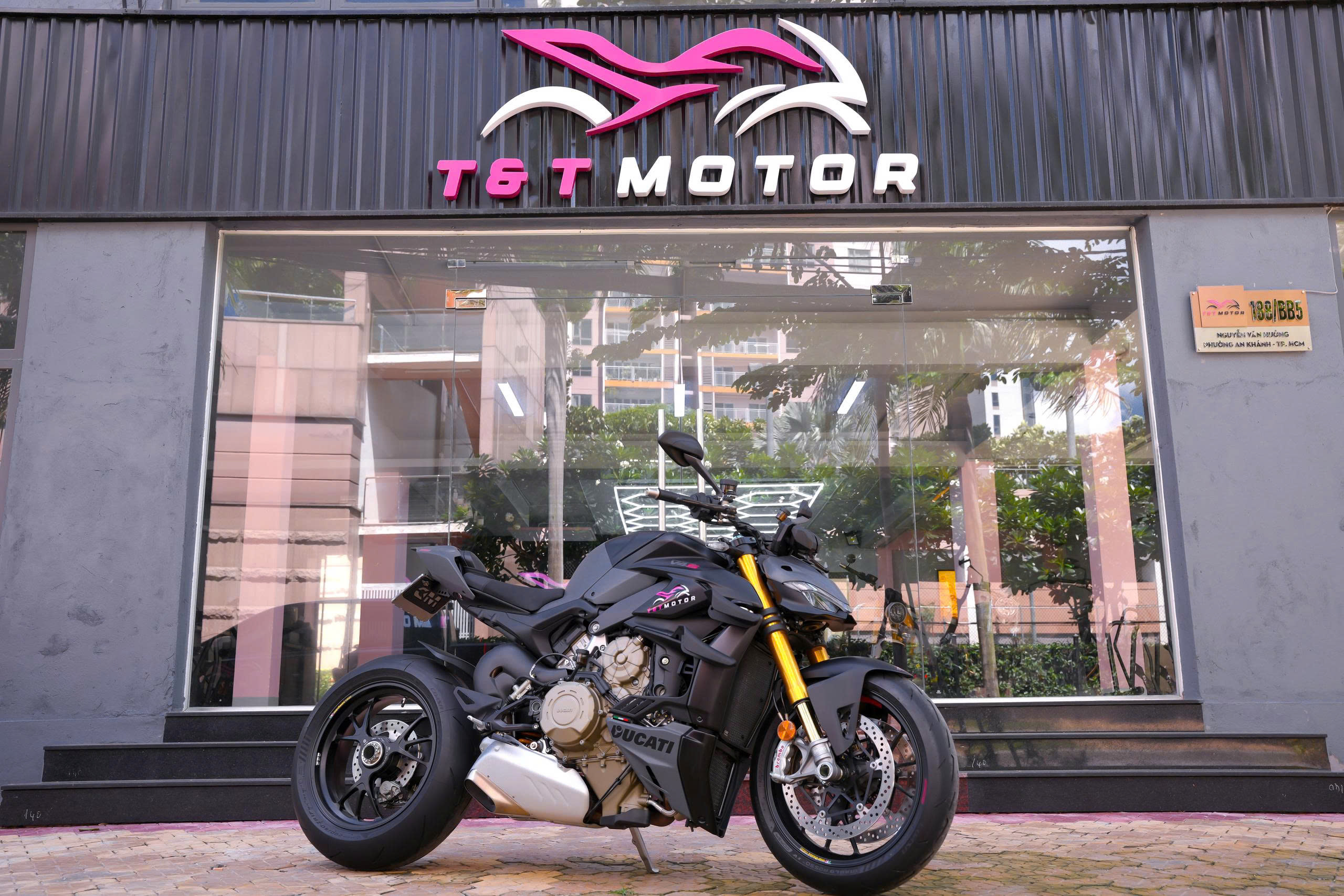 Ducati Streetfighter V4 S 2024 tại showroom T&T Motor