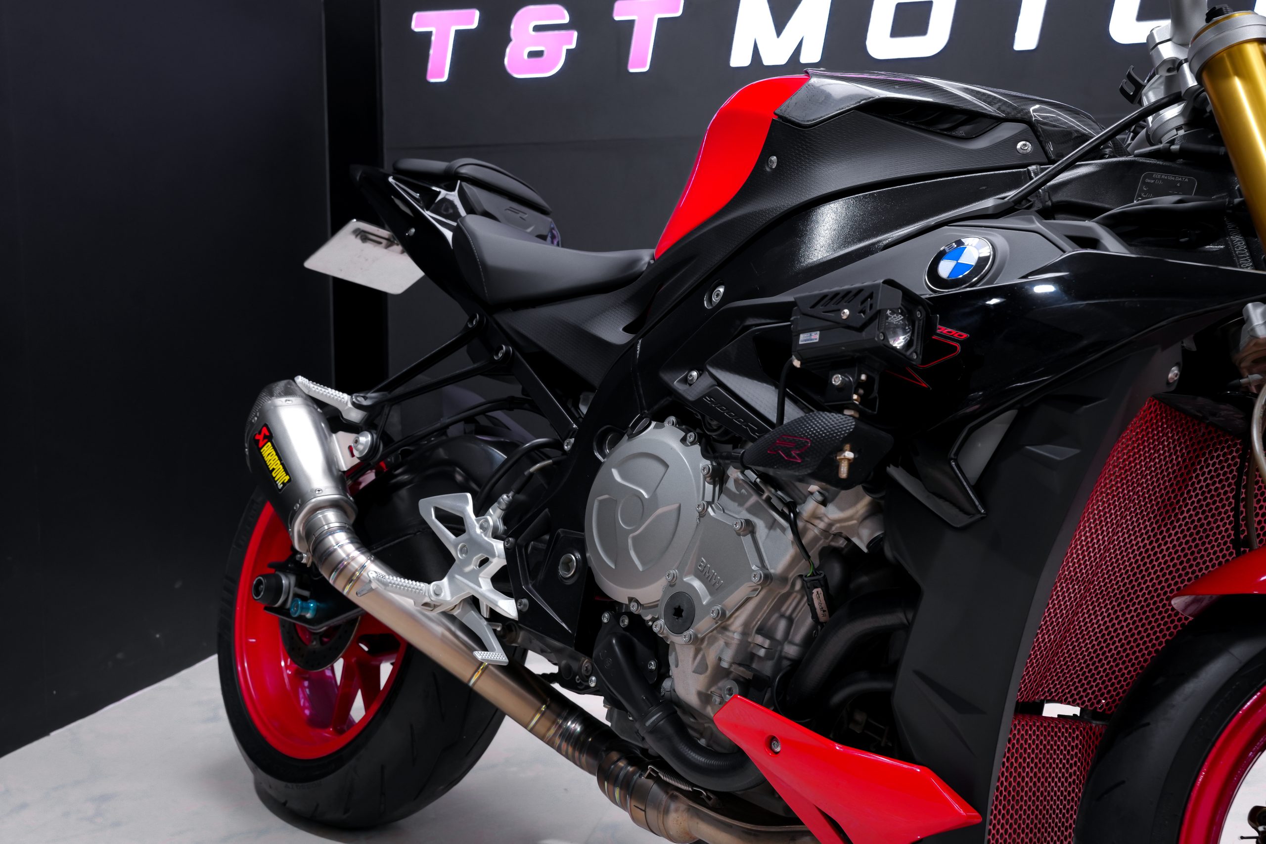 BMW S1000R góc 2 tại T&T Motor