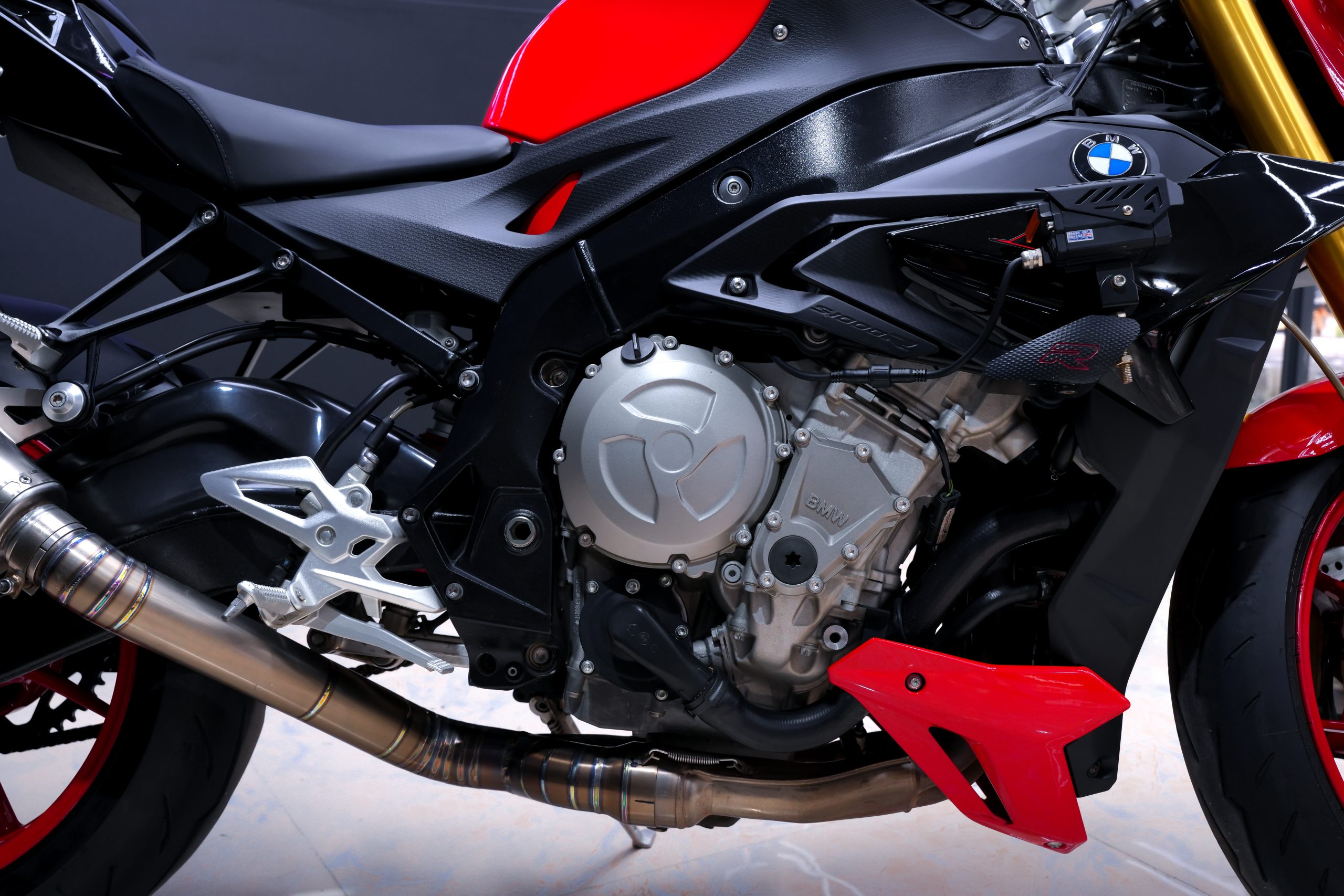 BMW S1000R góc 3 tại T&T Motor