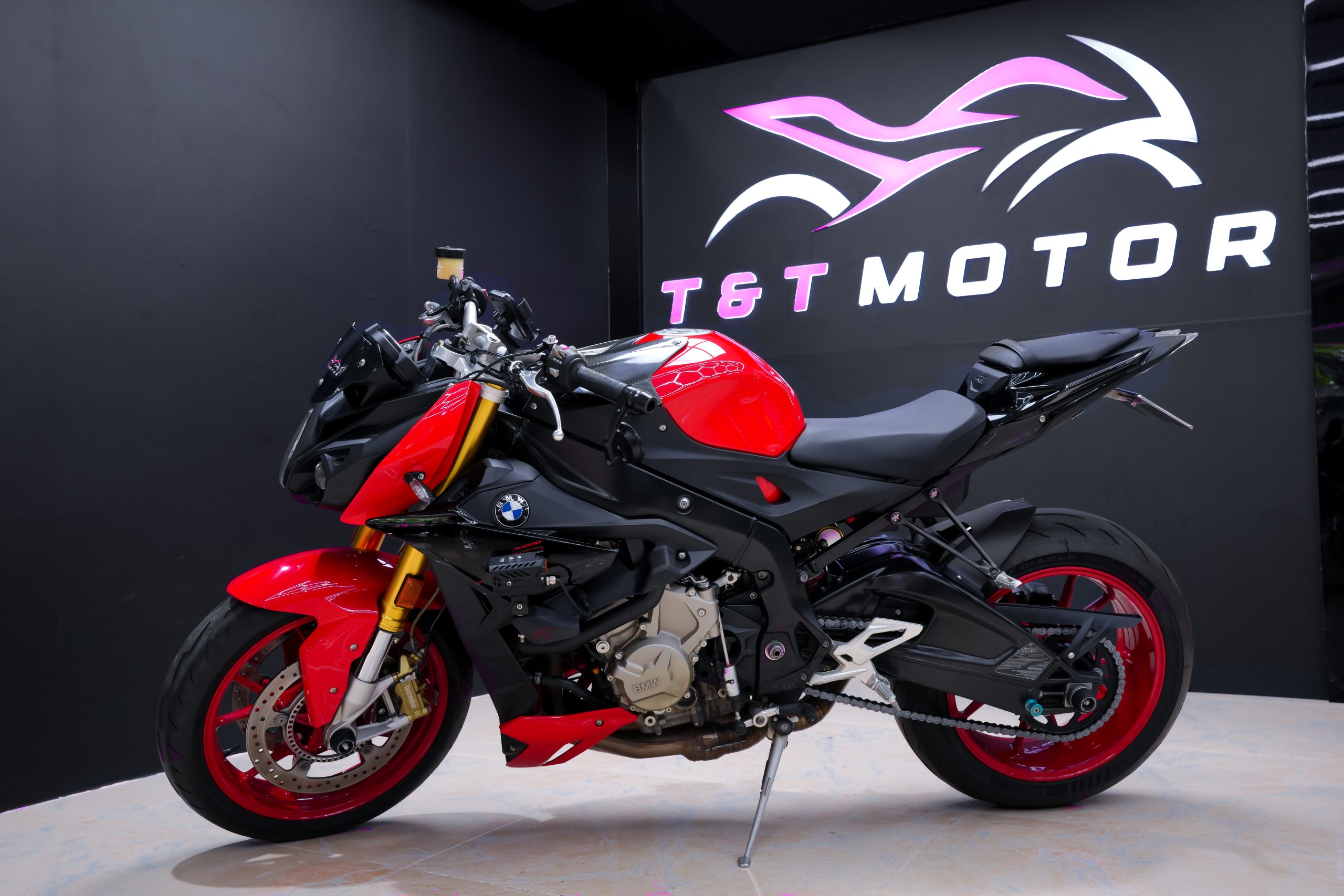BMW S1000R góc ngang tại T&T Motor
