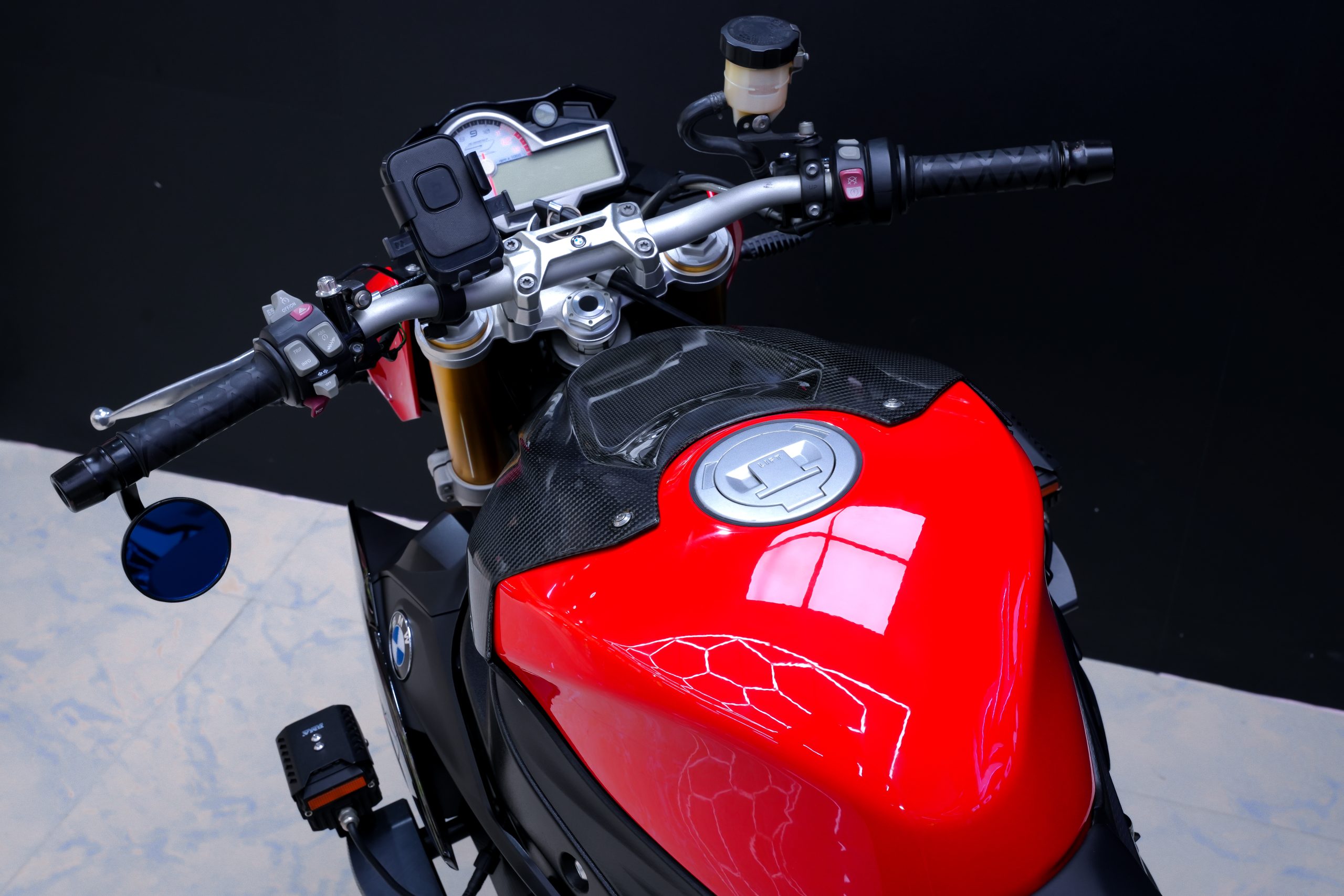 BMW S1000R cockpit tại T&T Motor