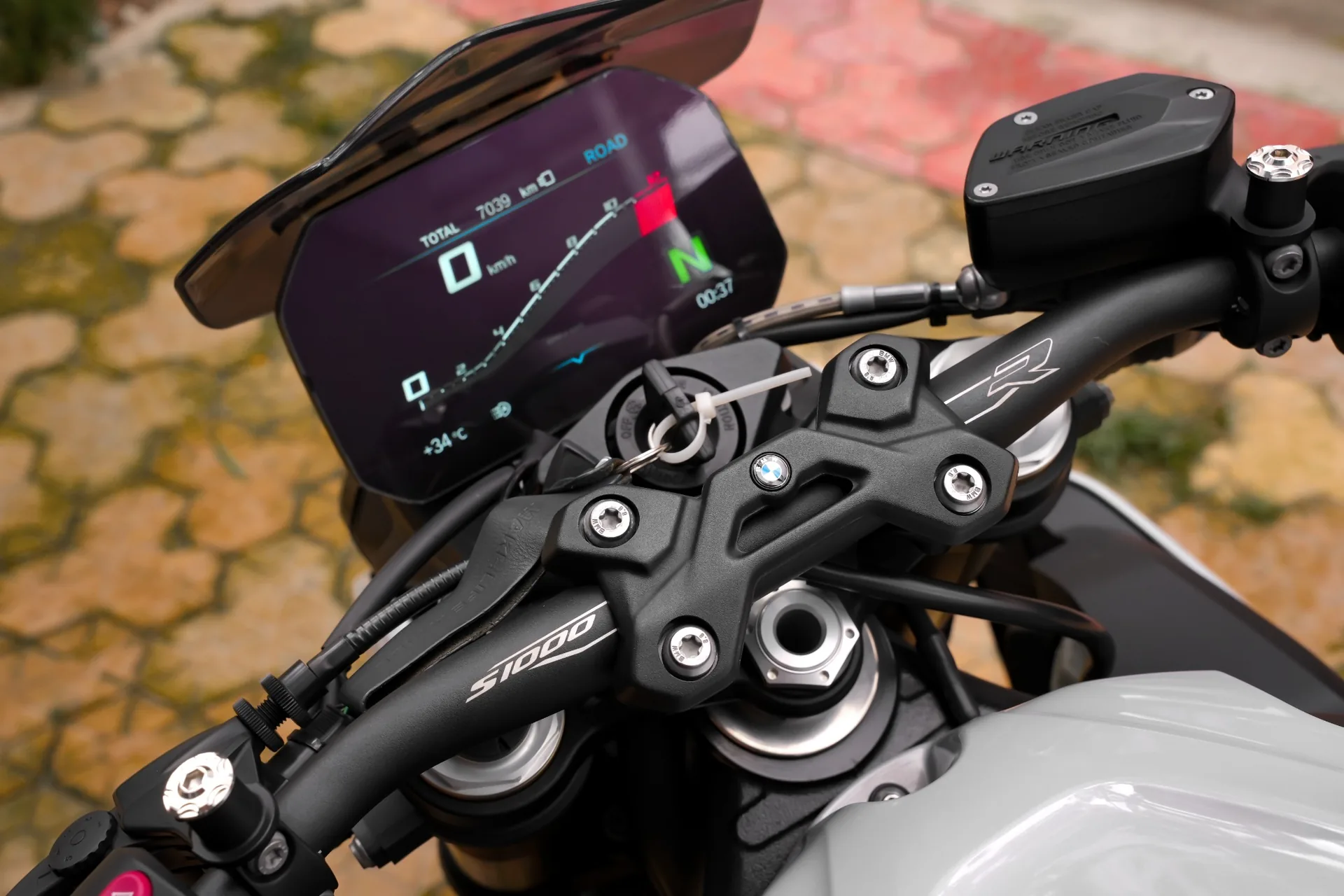 Buồng lái TFT BMW S1000R 2023