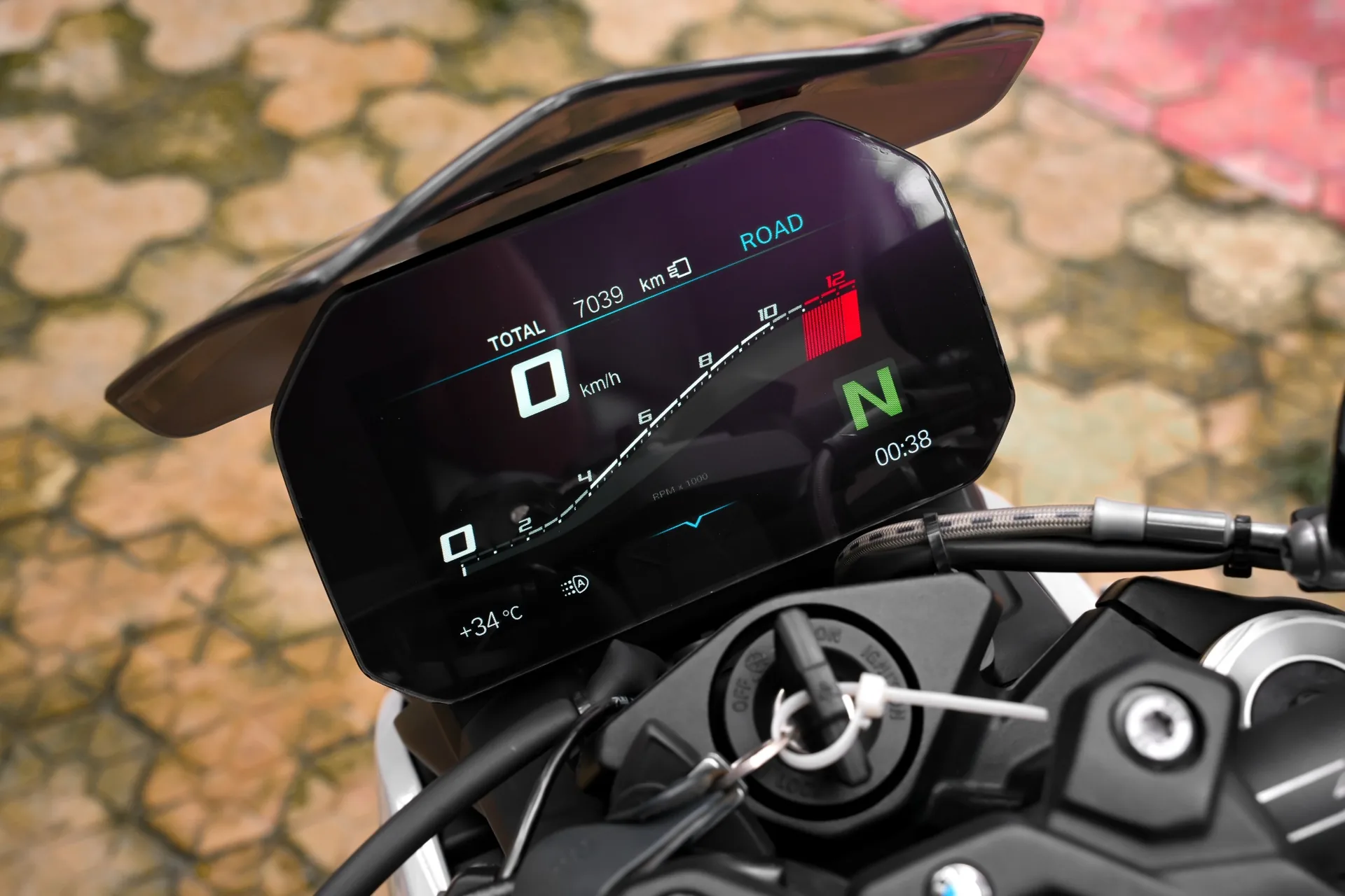 Đồng hồ BMW S1000R hiển thị ODO 7.039 km