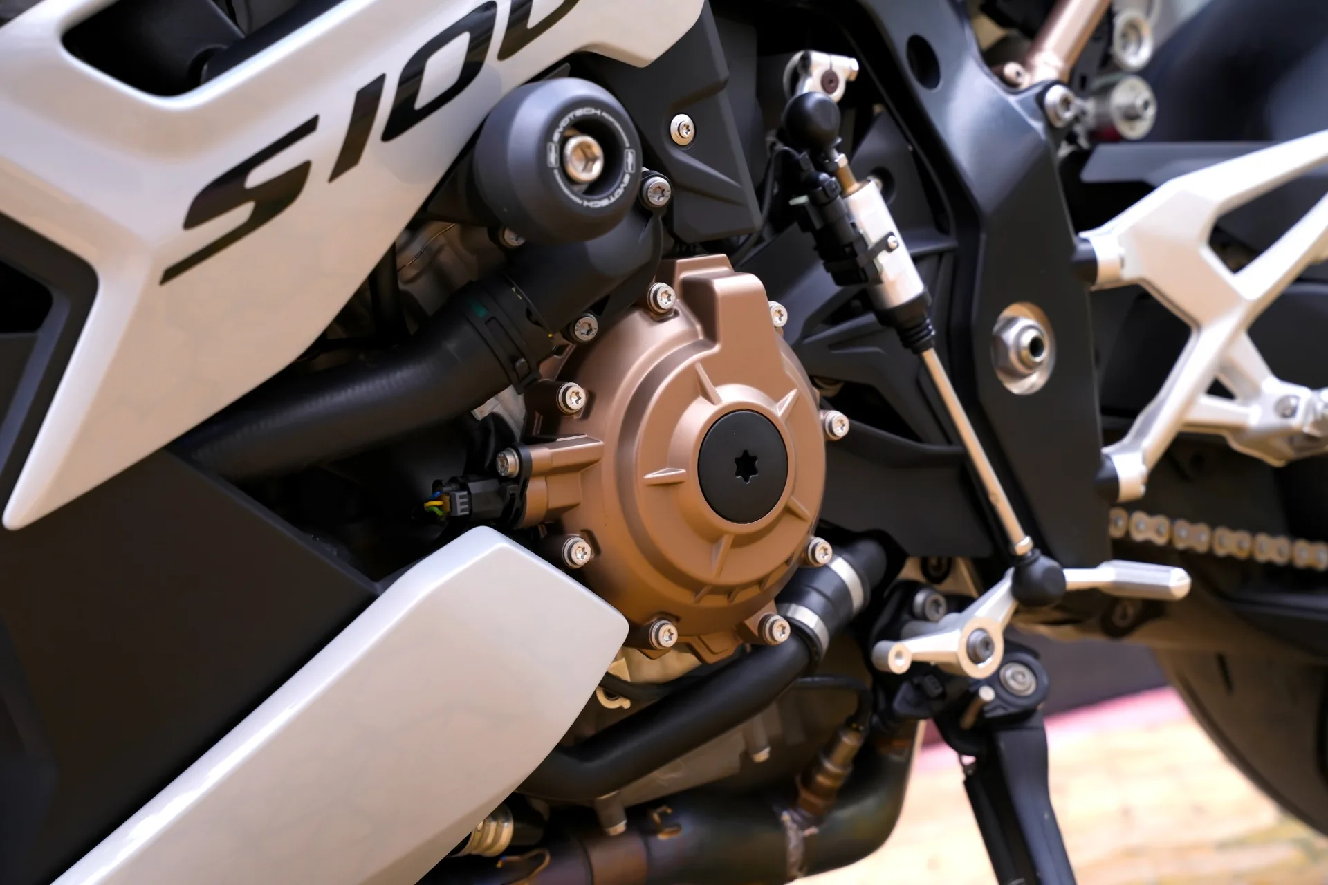 Chi tiết động cơ BMW S1000R 2023