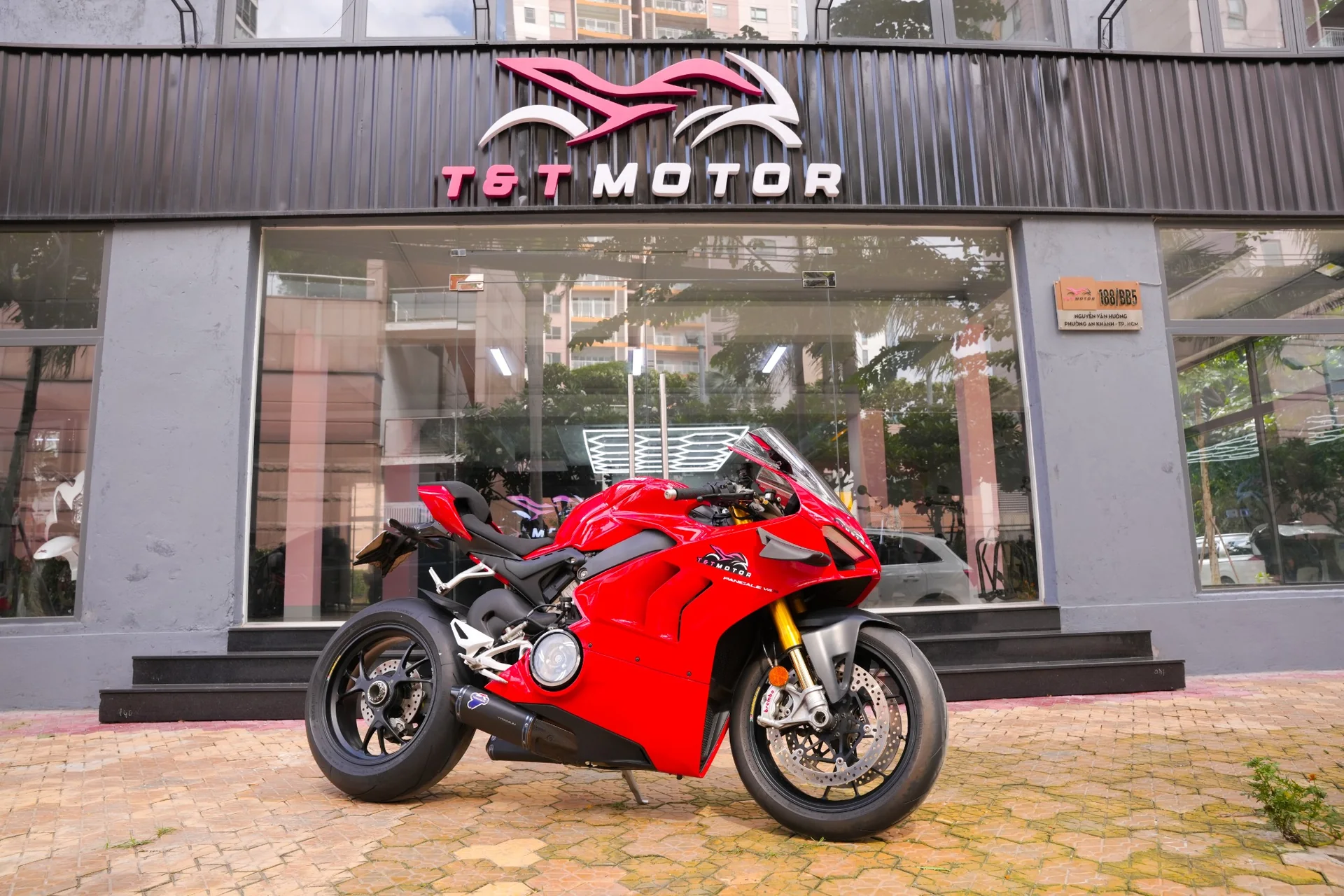 Ducati Panigale V4 S 2023 tại showroom T&T Motor