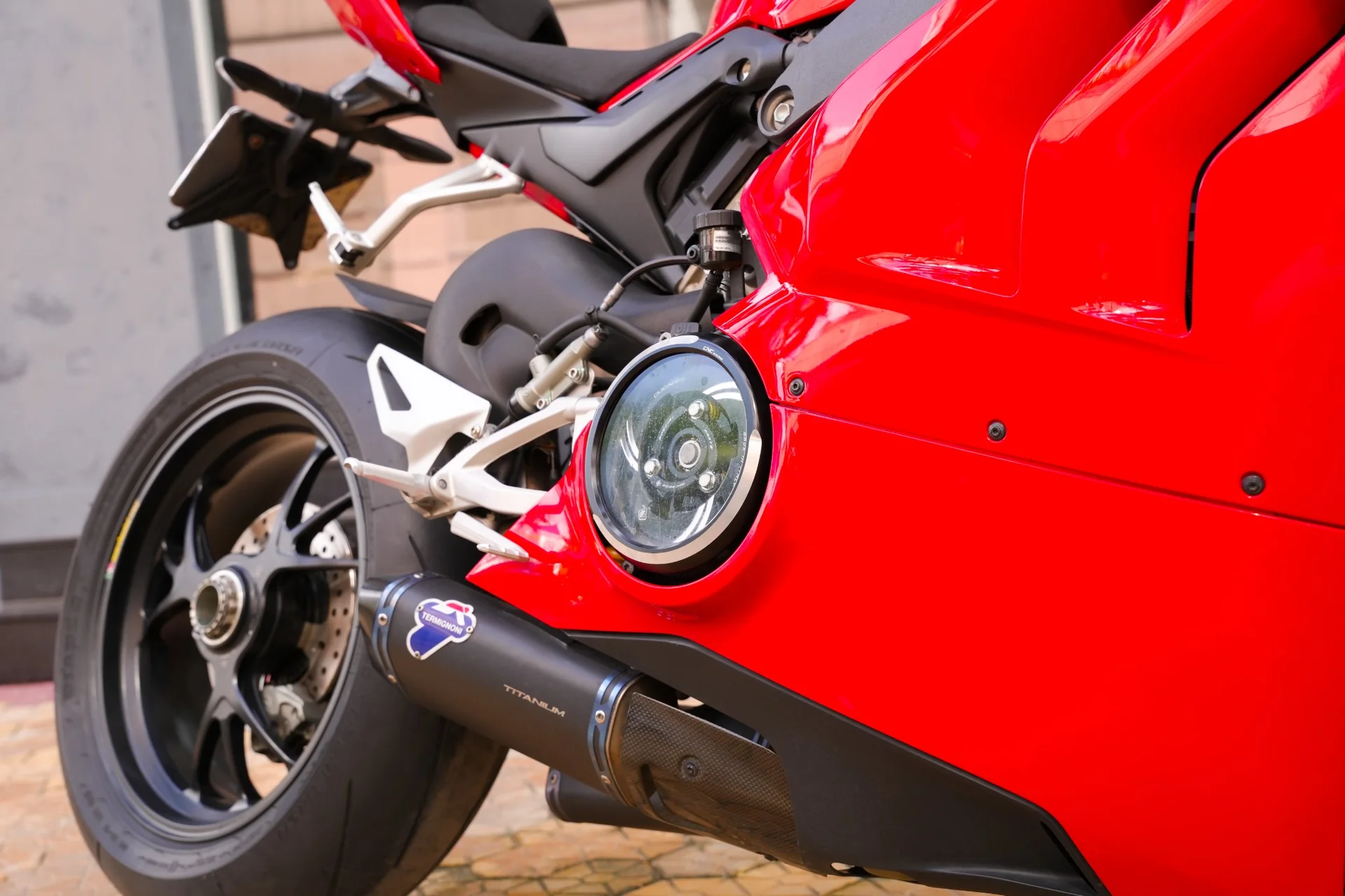 Dàn áo và thân xe Ducati Panigale V4 S 2023