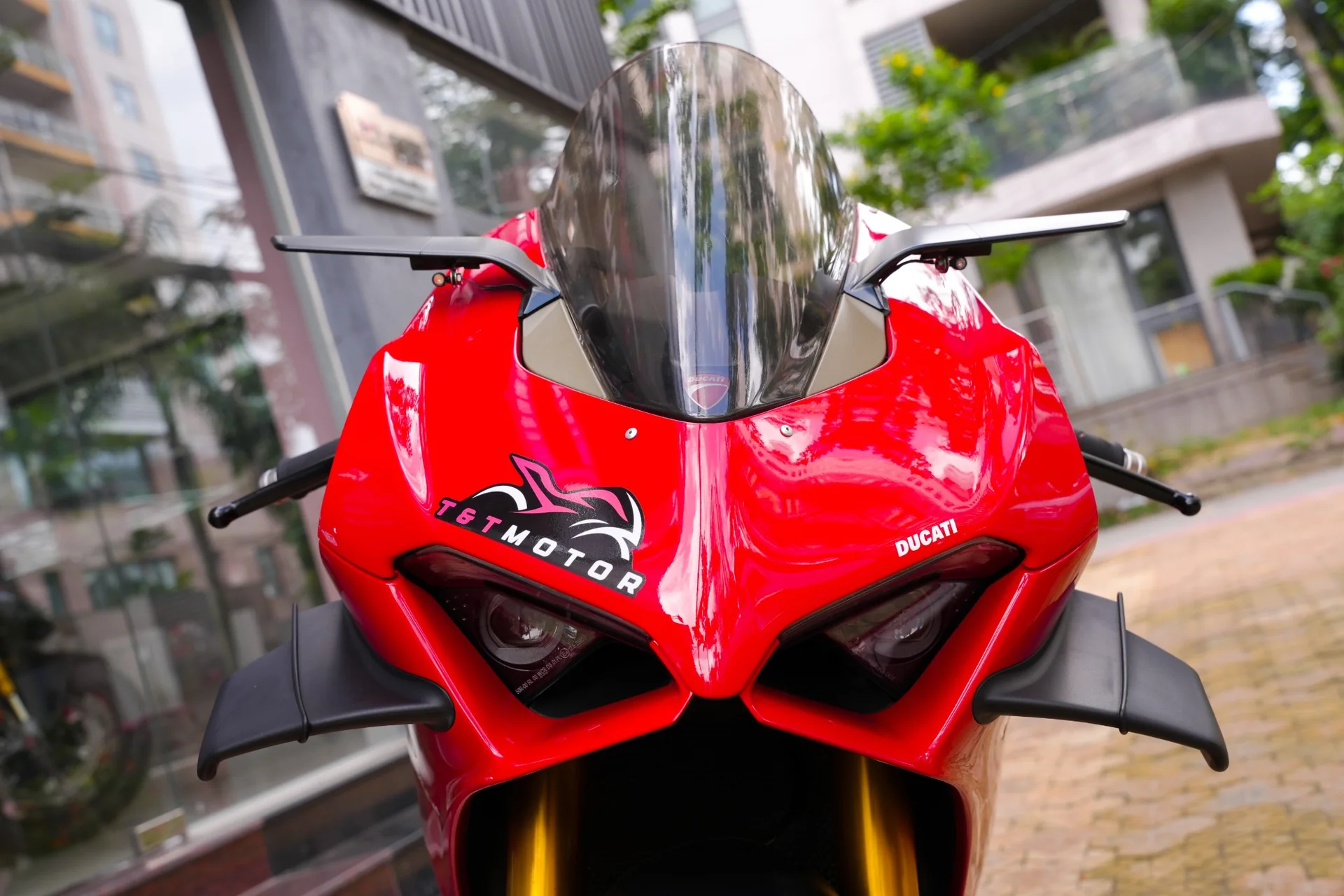 Ducati Panigale V4 S 2023 góc thấp thể thao