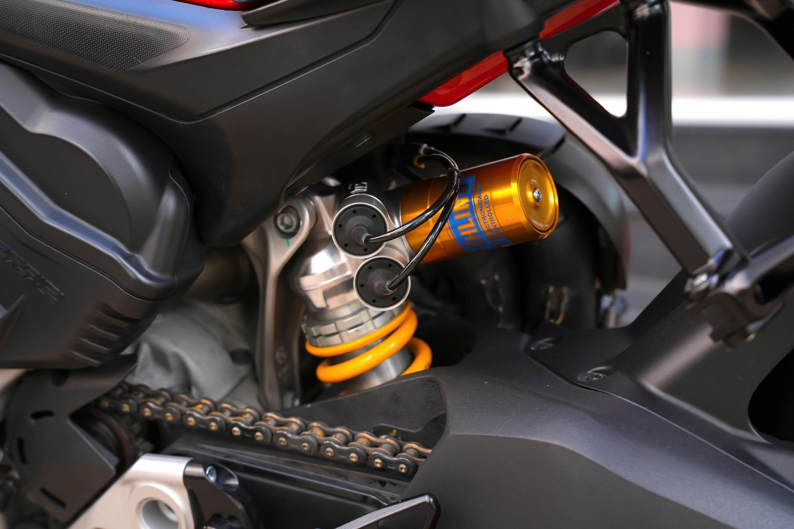 Giảm xóc Ohlins Ducati Streetfighter V4 S 2022