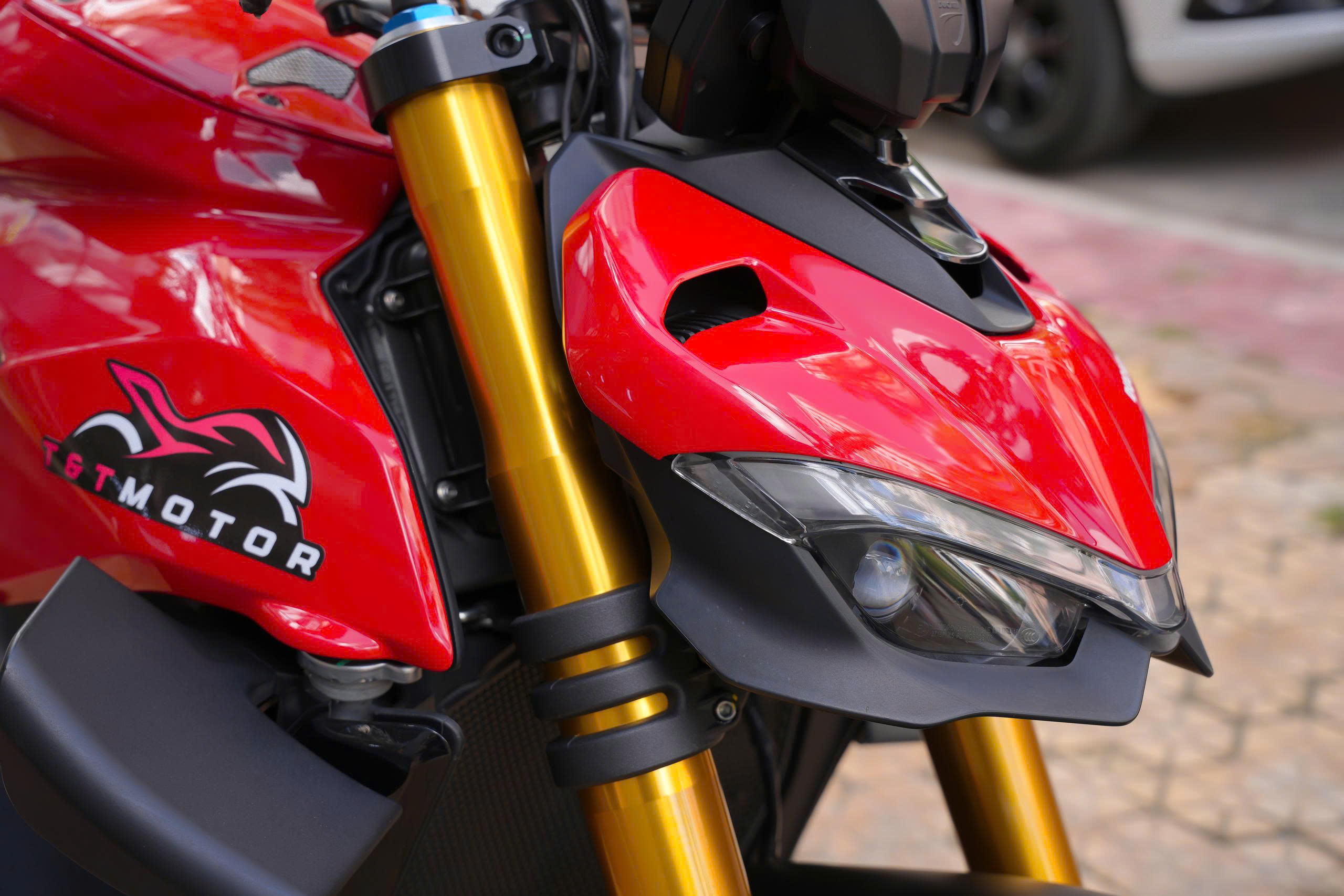Ducati Streetfighter V4 S 2022 góc nghiêng thực tế