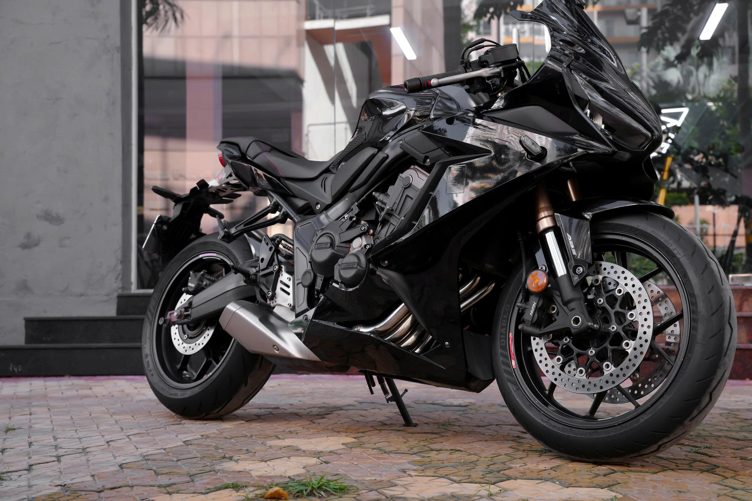 Honda CBR650R 2021 góc nghiêng thực tế