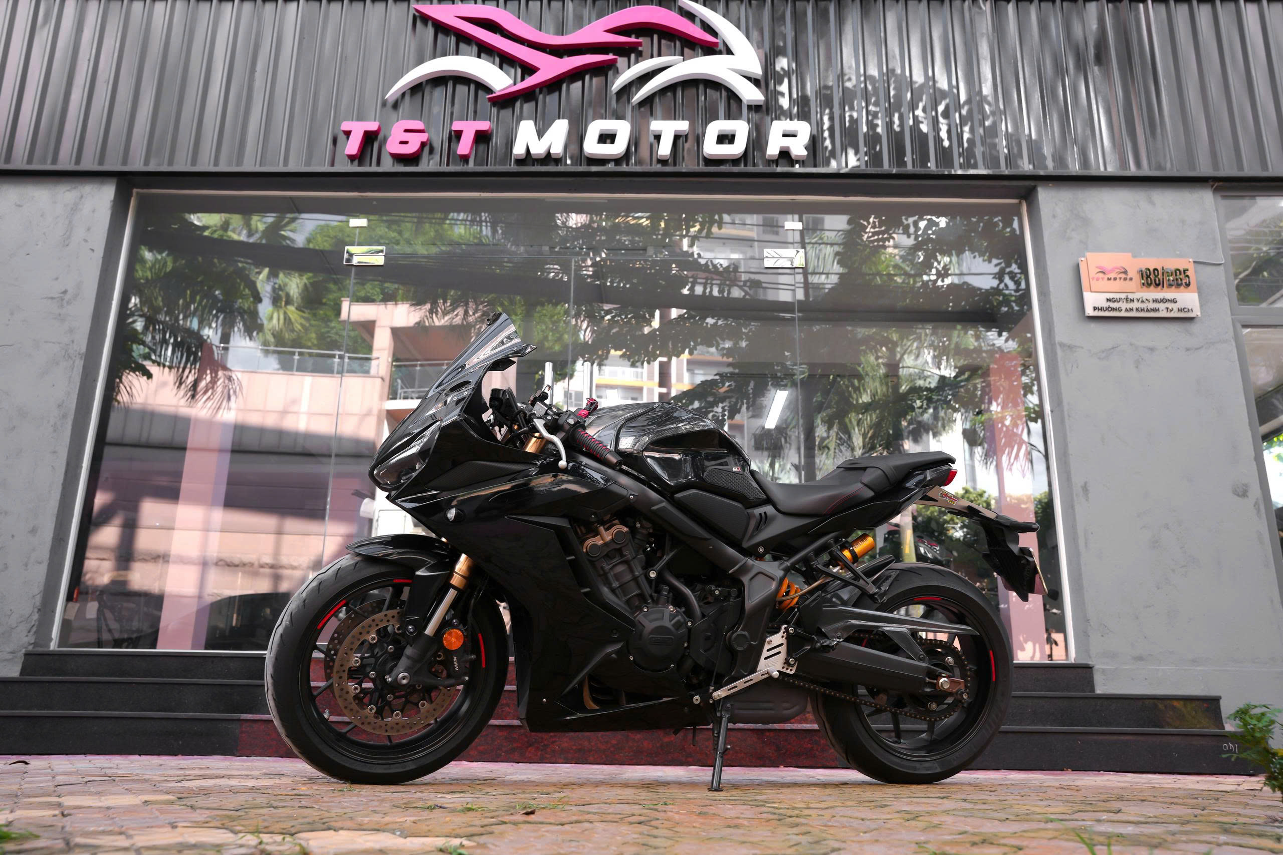 Honda CBR650R 2021 chụp ngang tại T&T Motor