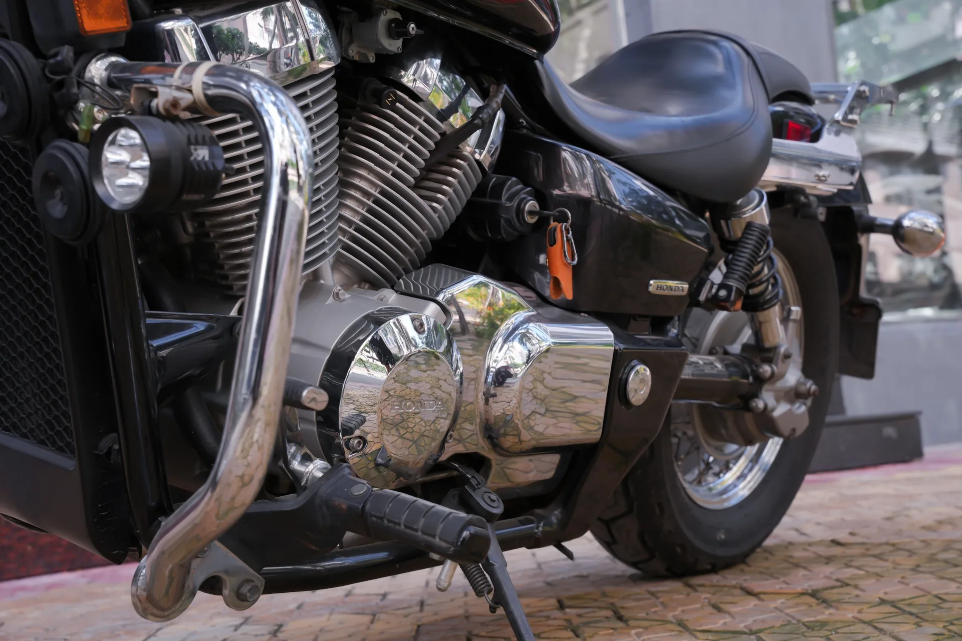 Chi tiết động cơ chrome Honda Shadow Spirit 750 2009