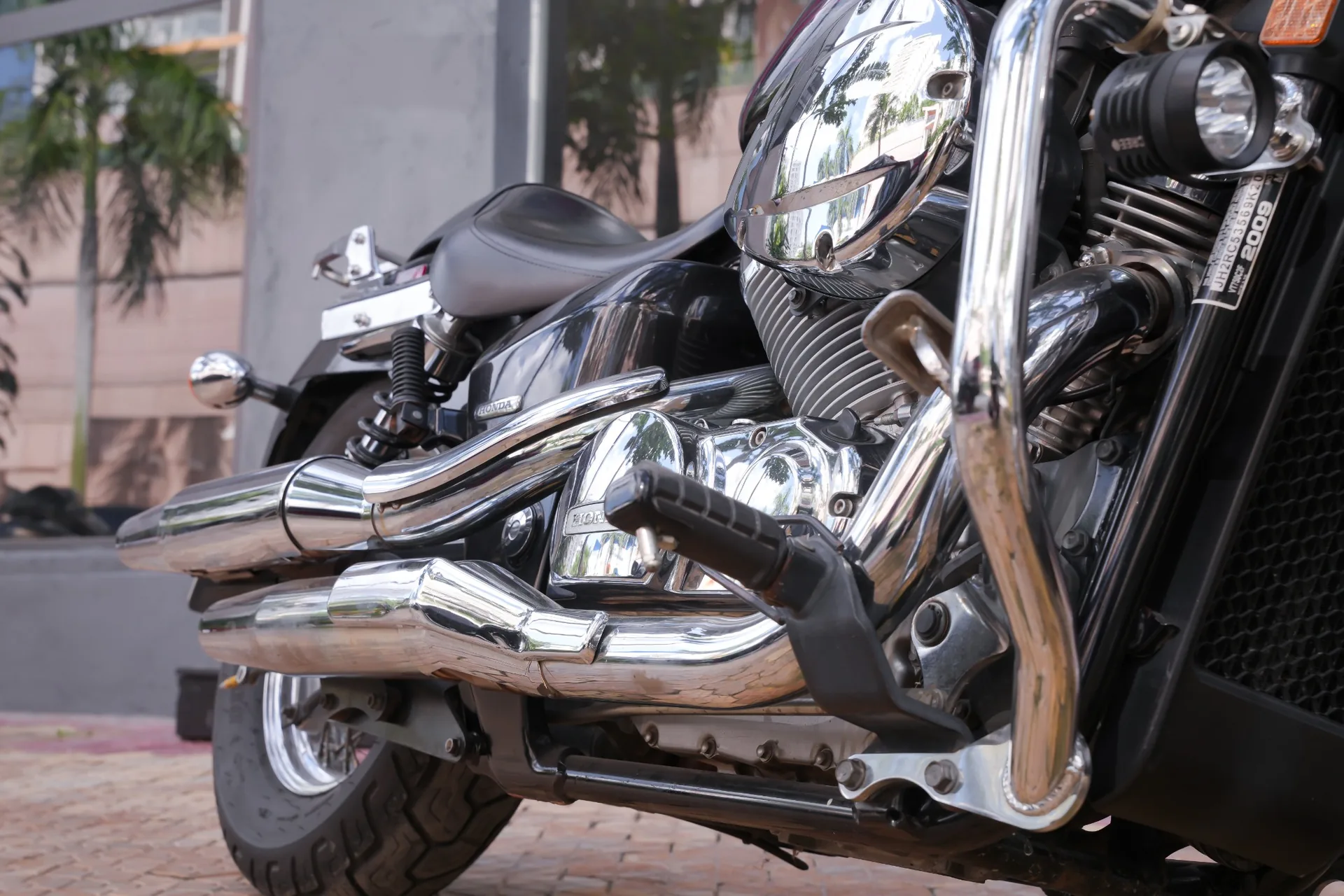 Động cơ và pô chrome Honda Shadow Spirit 750 2009