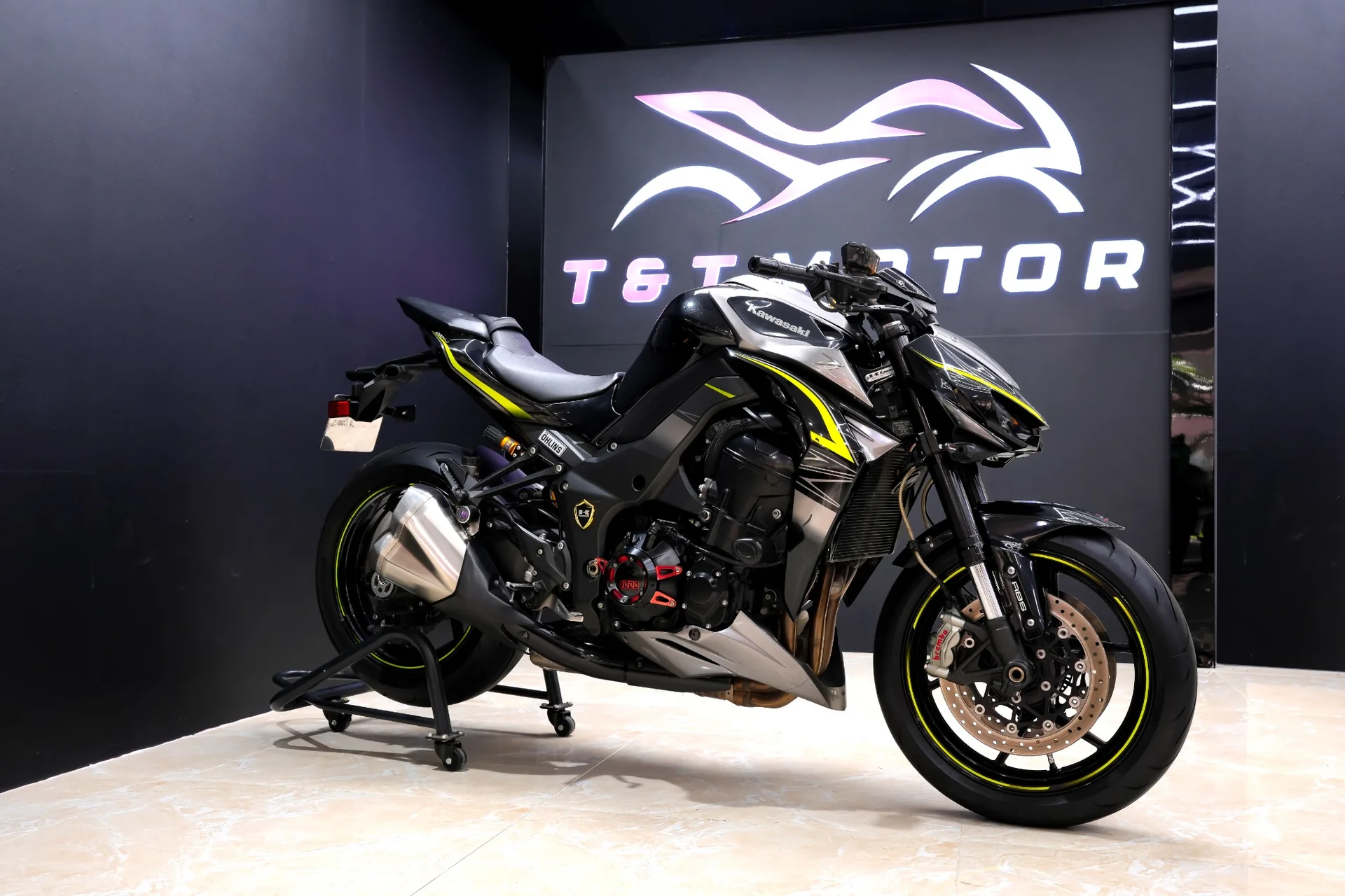 Kawasaki Z1000 R Edition tại T&T Motor góc nghiêng bên phải