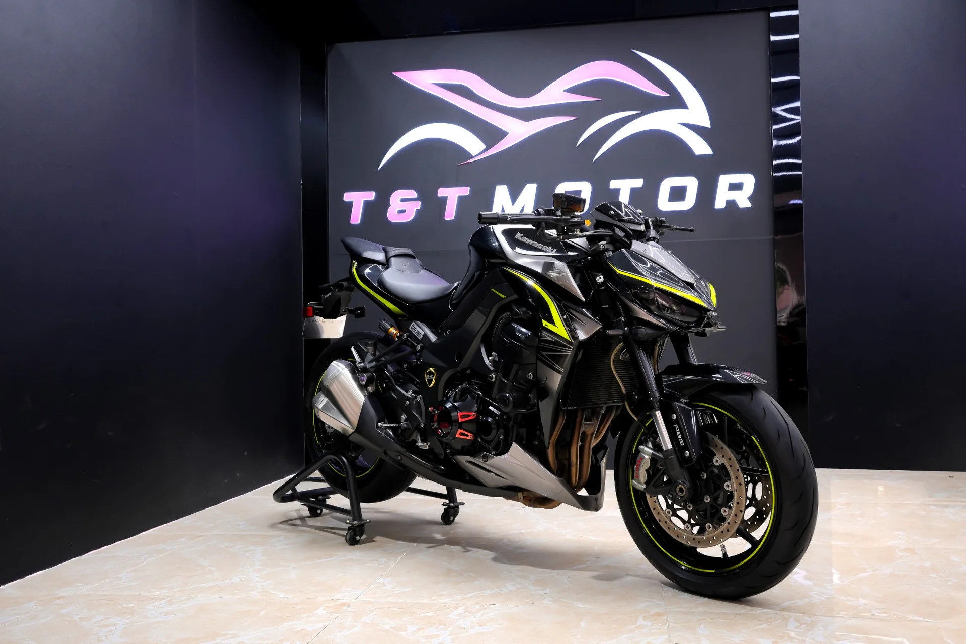 Kawasaki Z1000 R Edition góc 3 phần 4 phía trước