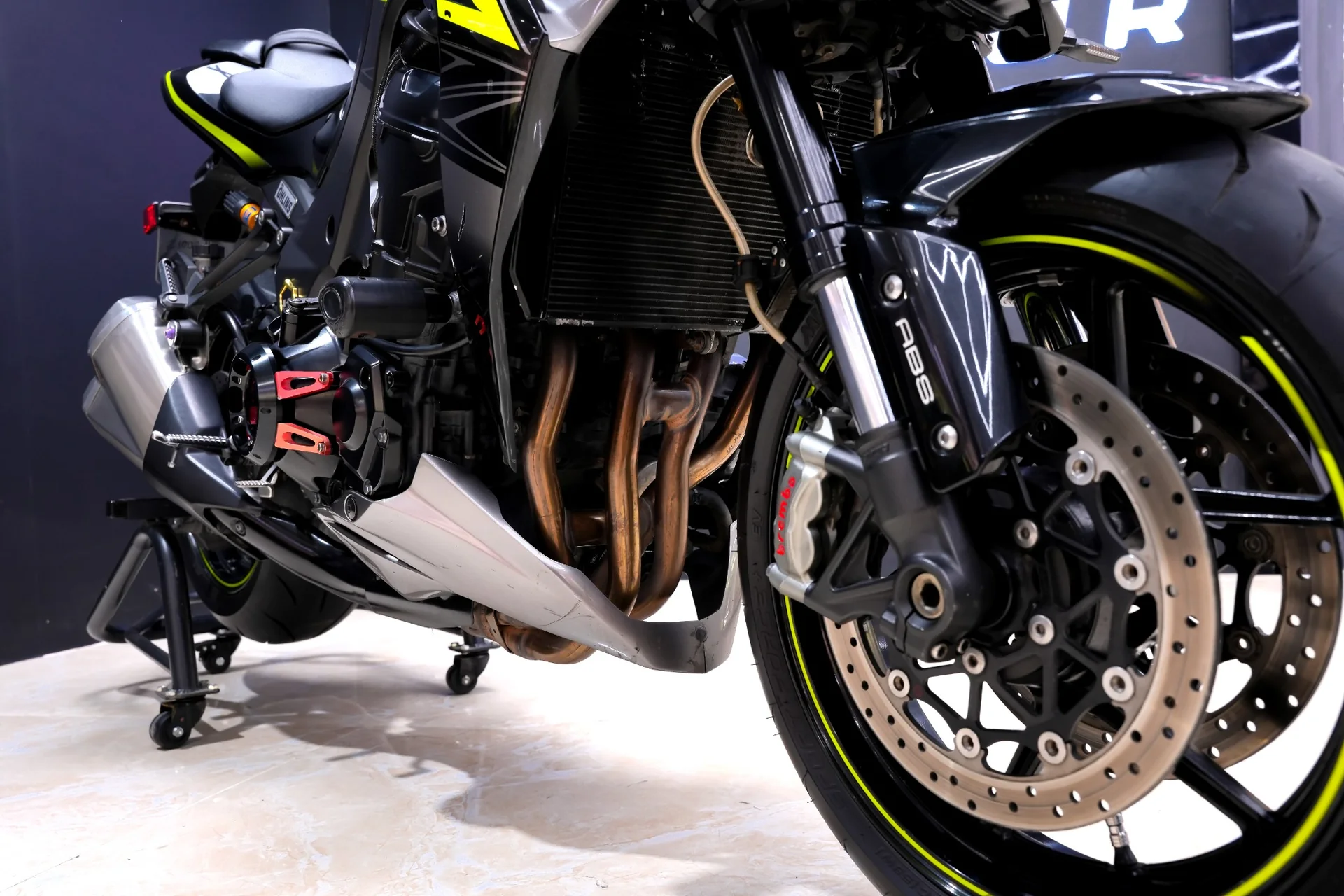Phanh trước Brembo Kawasaki Z1000 R Edition