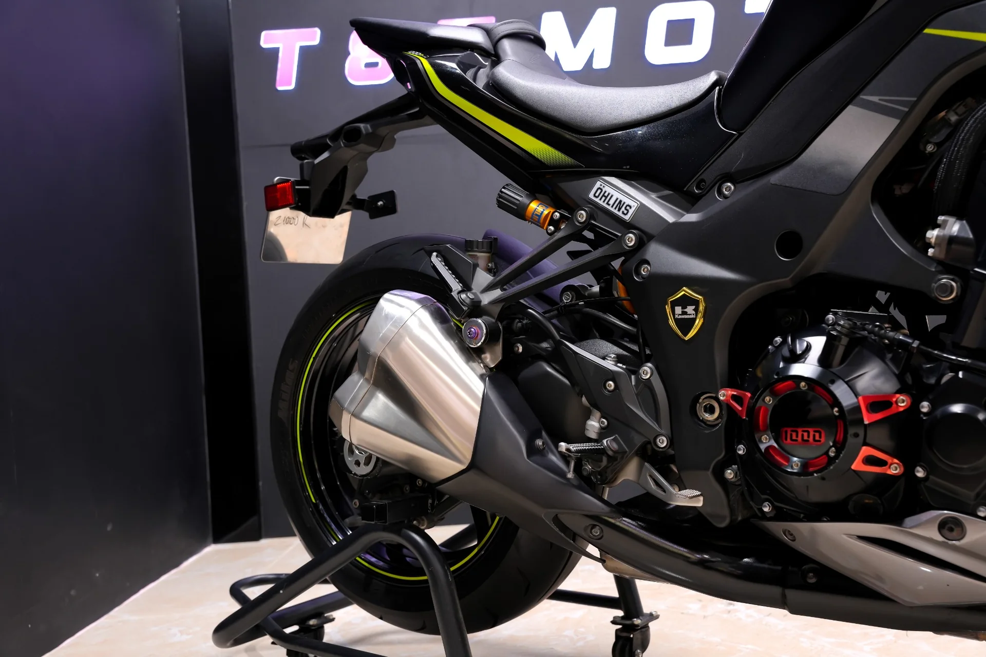 Giảm xóc Öhlins và ống xả Kawasaki Z1000 R Edition