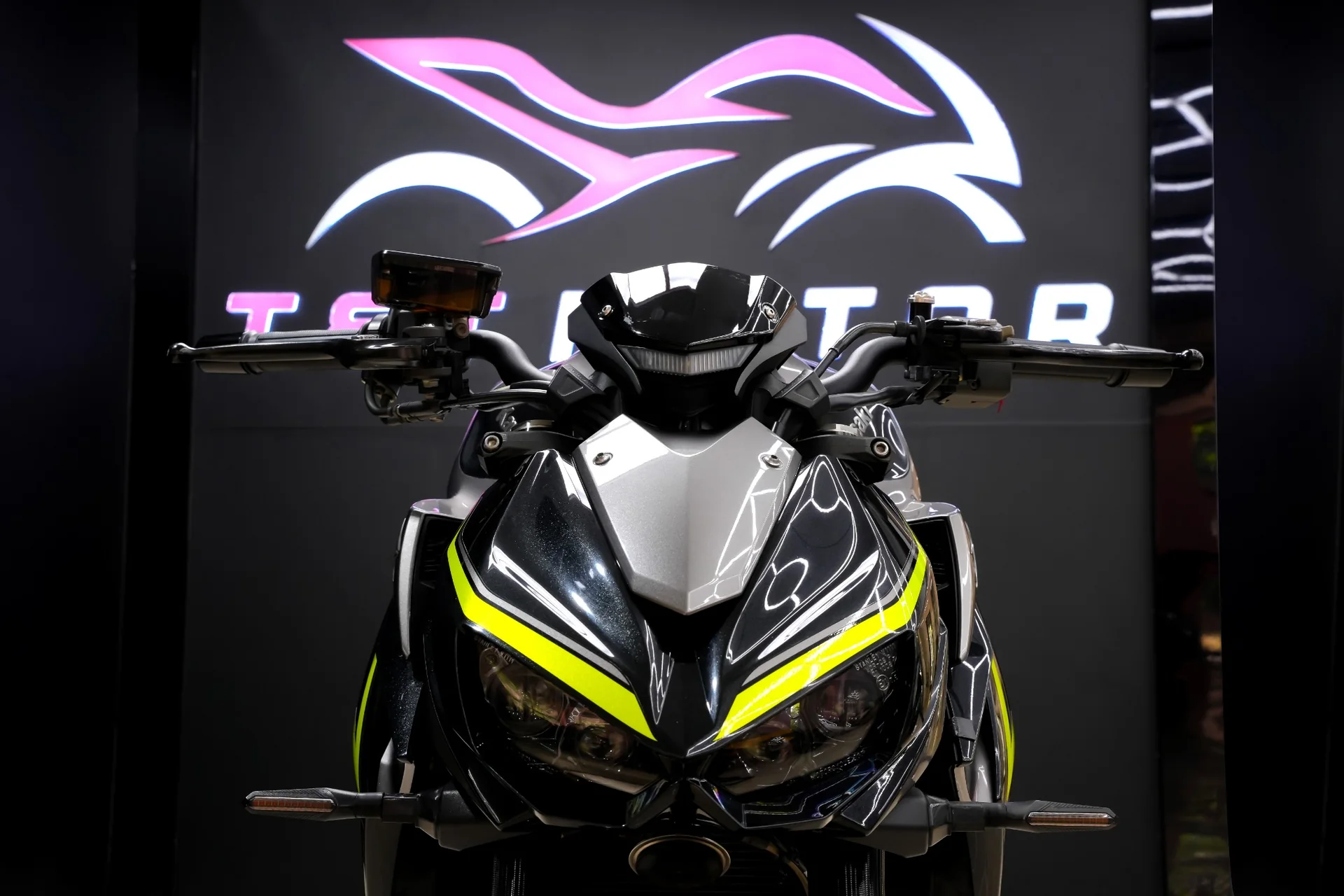Mặt trước Kawasaki Z1000 R Edition